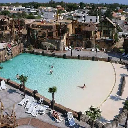 مكان تخييم Les Sables D'or
